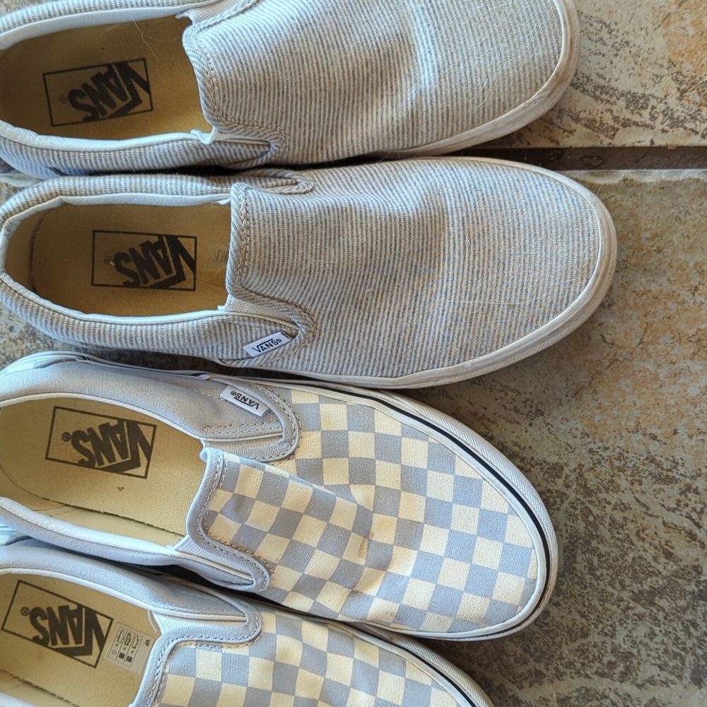 2 pairs of Vans sneakers